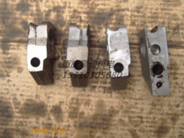 康明斯从动件轴支架 3064583